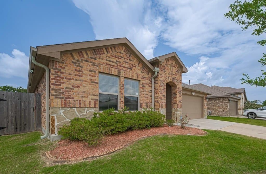4 bedroom house for sale at 3923 Hawaiian Ct Baytown 77521 - $275,000