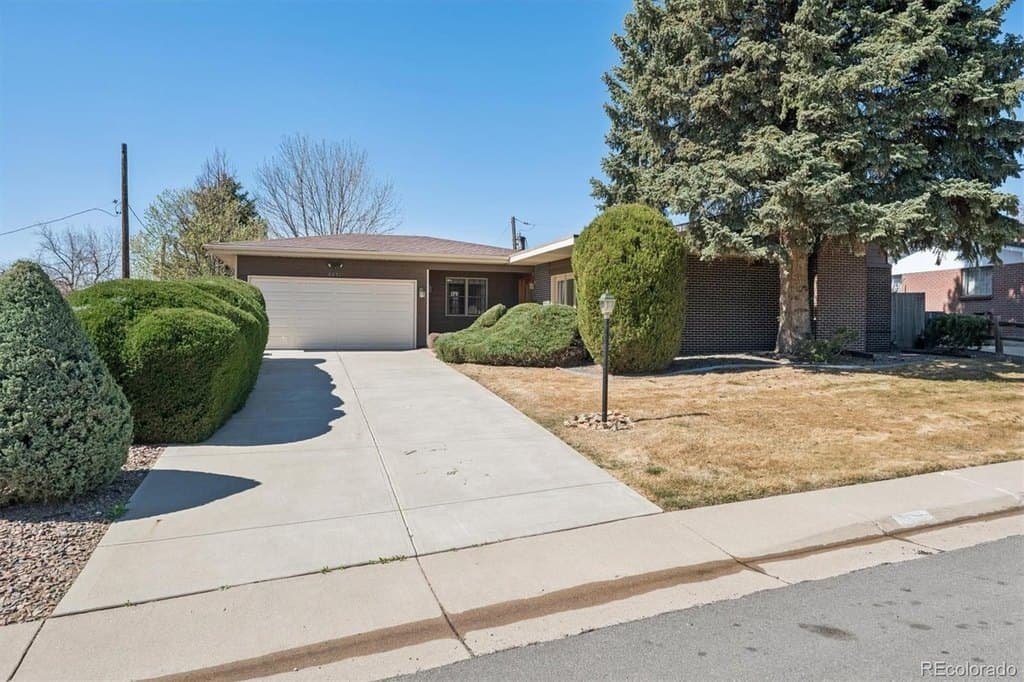 3 bedroom house for sale at 8051 Greenwood Ct Sherrelwood 80221 - $500,000