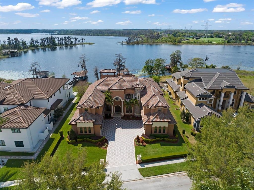 7 bedroom house for sale at 5745 Emerington Cres Bay Hill - $4,590,000