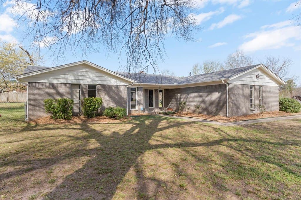 3 bedroom house for sale at 12838 S 121st East Ave Broken Arrow - $225,000