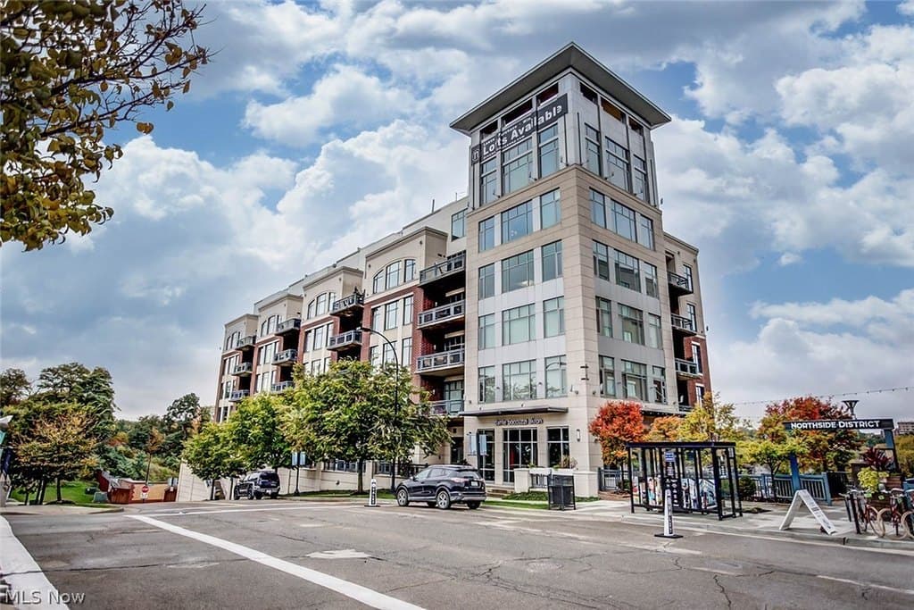 3 bedroom condo for sale at 21 Furnace St Unit 805 Akron - $724,500
