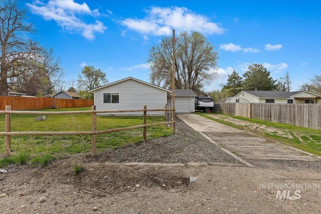 3 bedroom house for sale at 9191 Rolling Hills Ct Nampa 83686 - $349,900