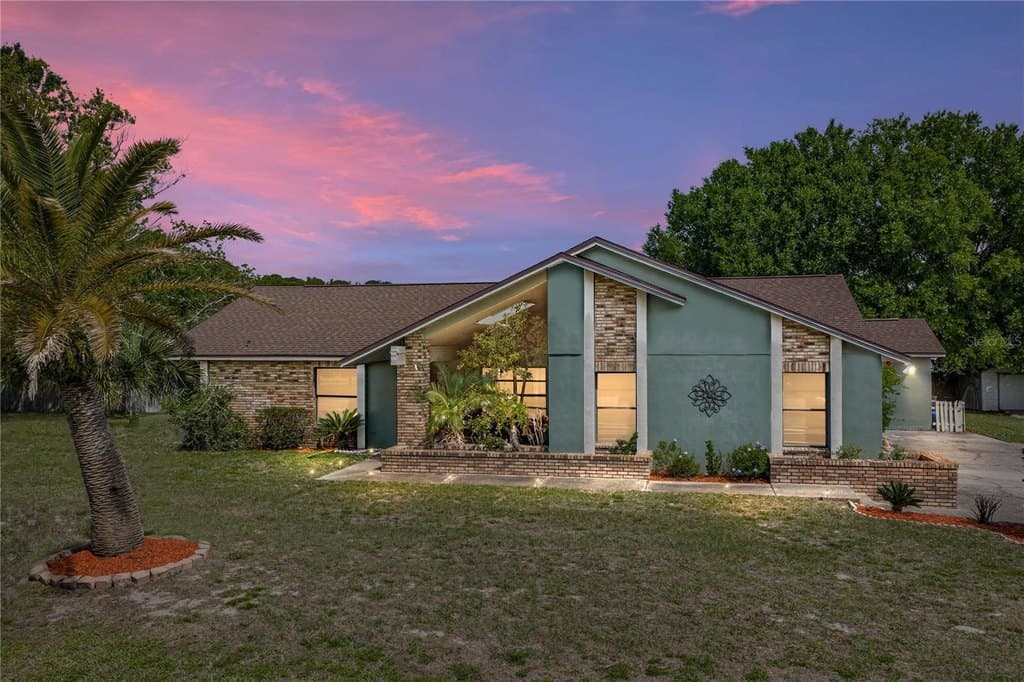 5 bedroom house for sale at 25317 Tradewinds Dr Land O'Lakes 34639 - $529,900