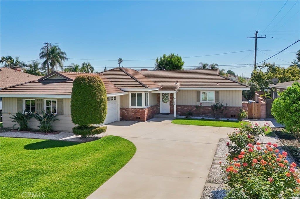 3 bedroom house for sale at 10336 Hasty Ave Downey 90241 - $1,049,900