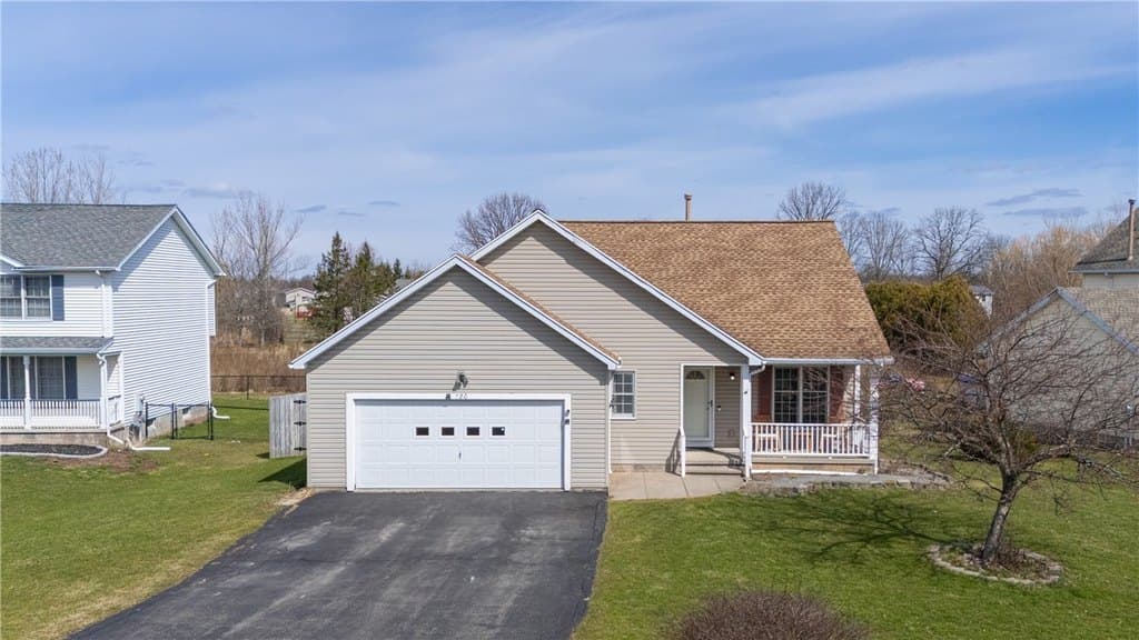 2 bedroom house for sale at 120 Delaina Rose Cir Brockport - $189,900
