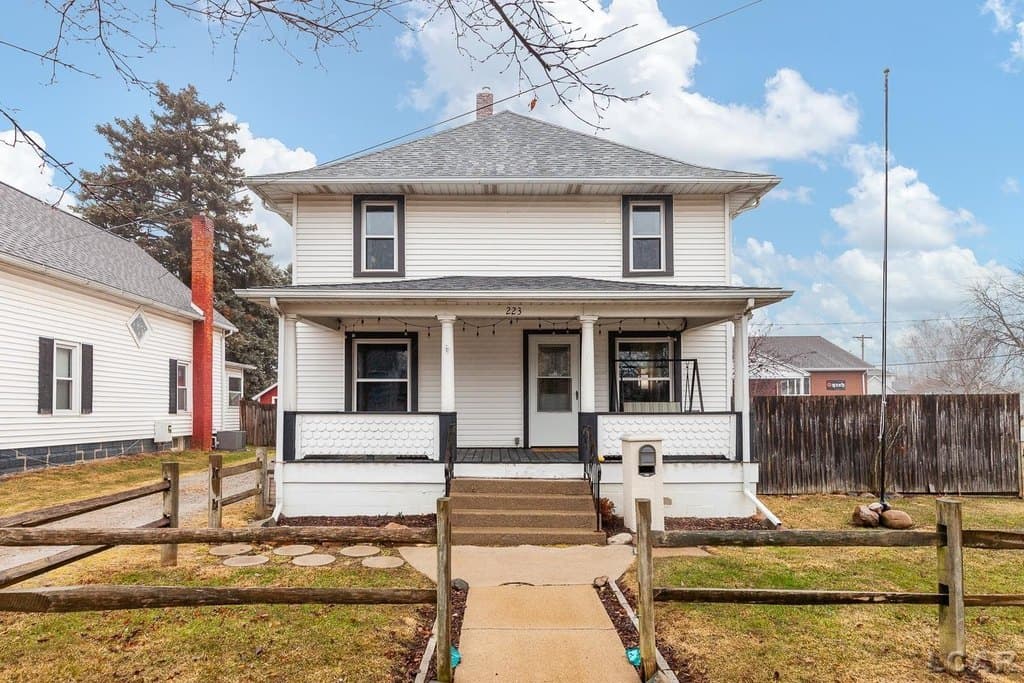 3 bedroom house for sale at 223 Cherry St Blissfield - $195,000