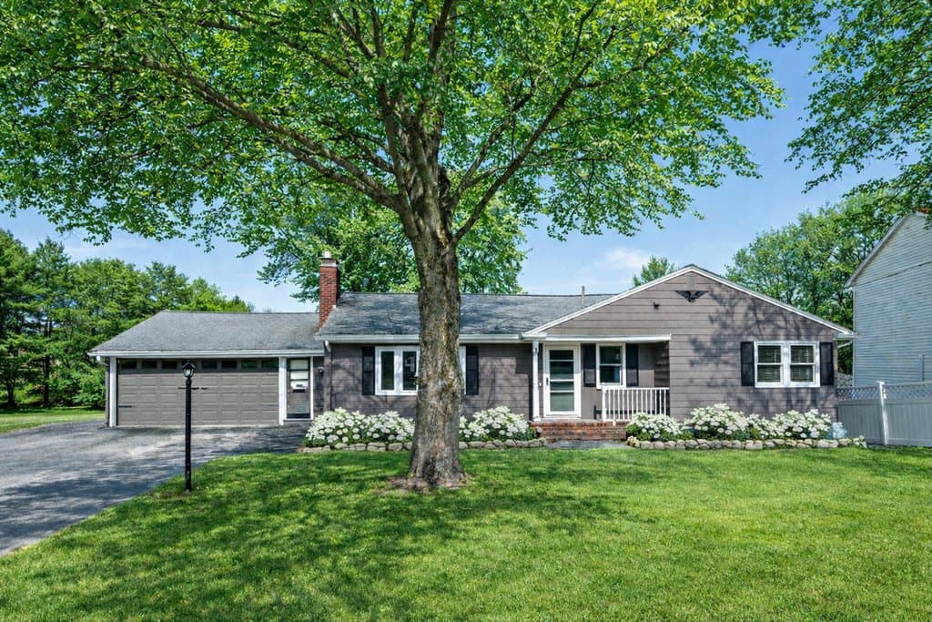 3 bedroom house for sale at 15 Bellaire Rd South Portland 04106 - $799,000