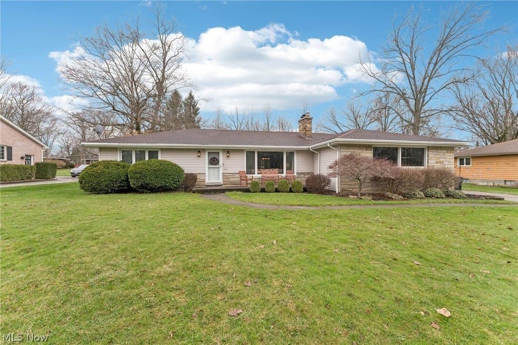 3 bedroom house for sale at 4052 Lockwood Blvd Youngstown - $265,000
