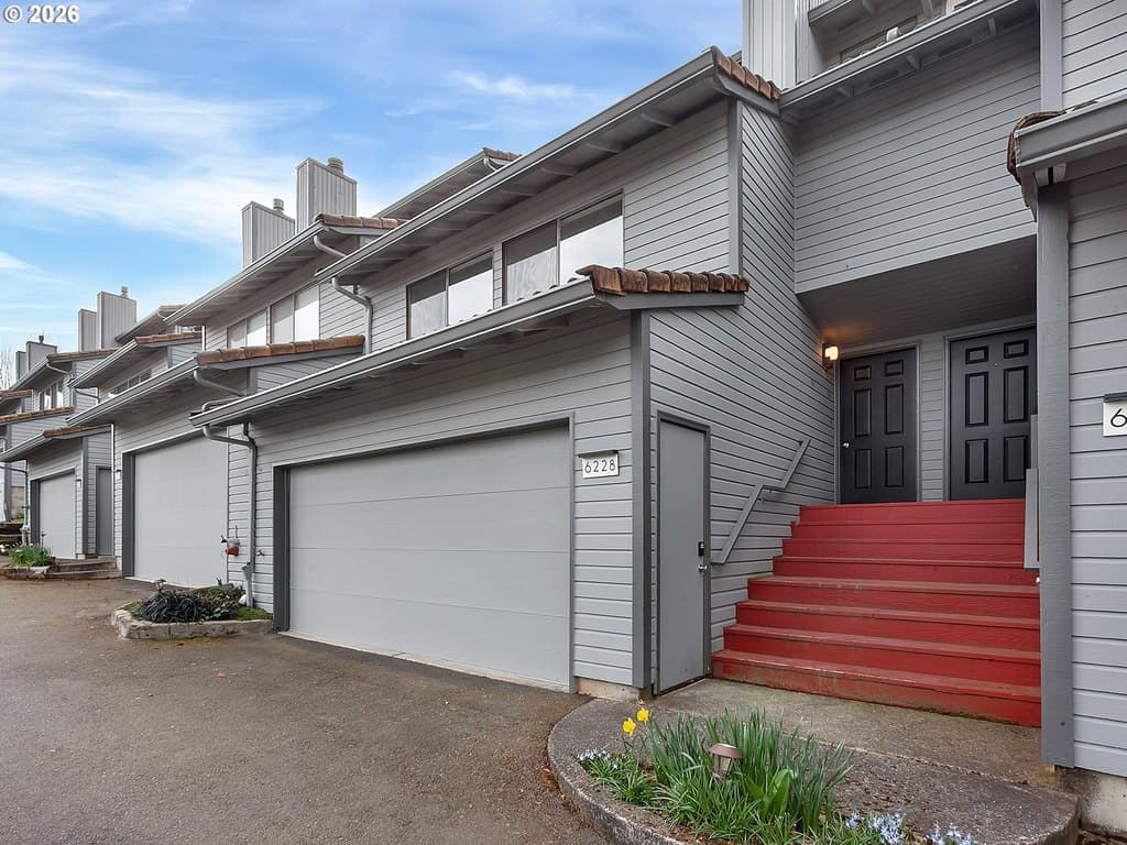 2 bedroom condo for sale at 6228 Meridian Cir Unit 7 West Linn 97068 - $340,000
