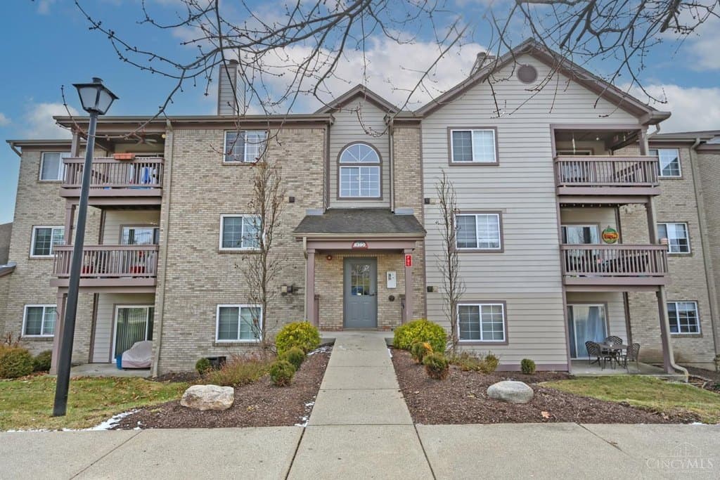 2 bedroom condo for sale at 8390 Spring Valley Ct Apt 208 Beckett Ridge - $243,500