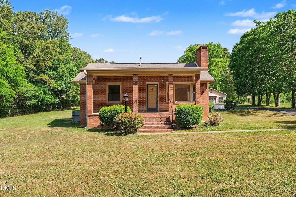 2 bedroom house for sale at 1108 W King St Hillsborough 27278 - $577,000