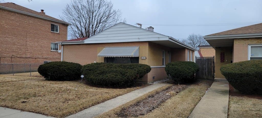 3 bedroom house for sale at 1913 S 14th Ave Broadview - $229,000