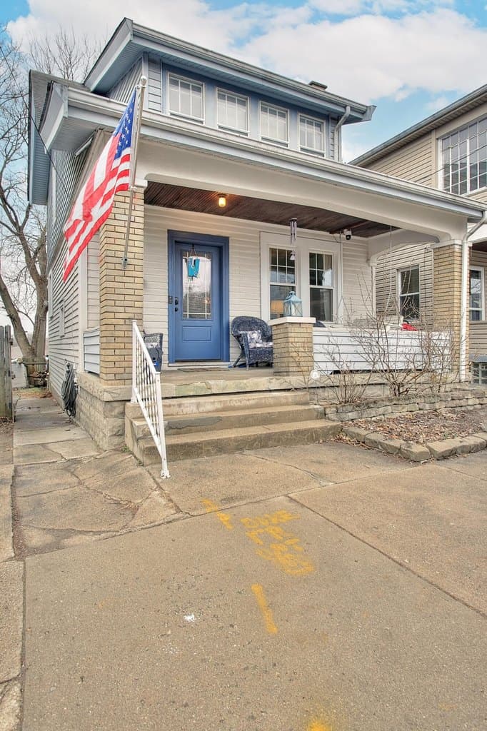 2 bedroom house for sale at 428 Clark St Bellevue - $250,000