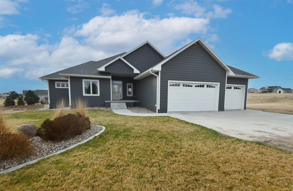 5 bedroom house for sale at 7350 Larson Ln Kearney 68845 - $749,900
