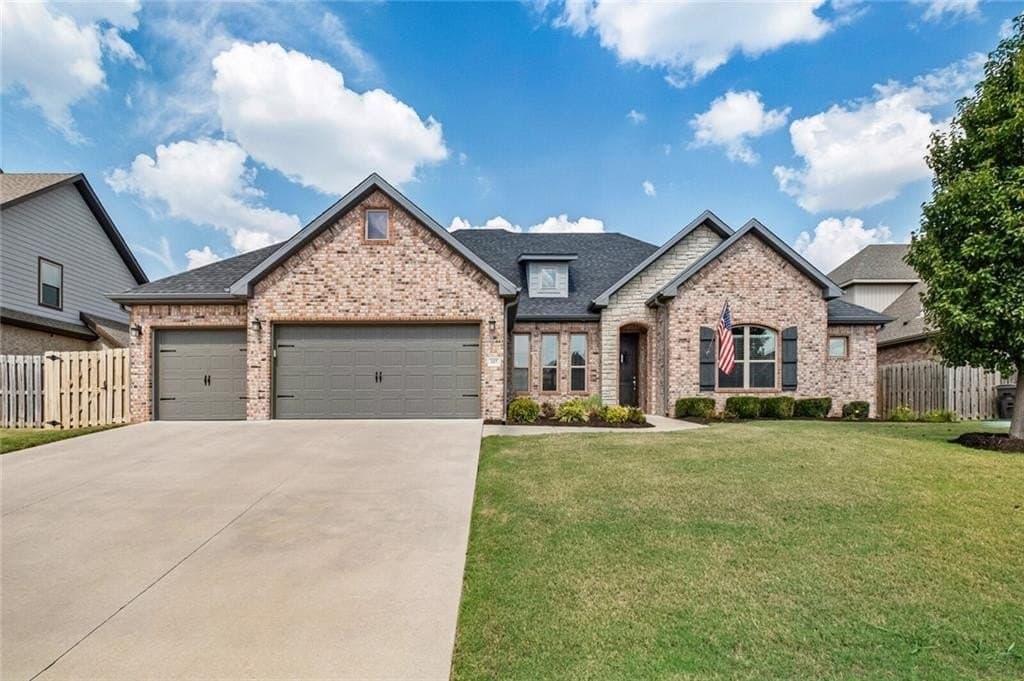 4 bedroom house for sale at 807 Bellmara Cir Cave Springs - $589,000
