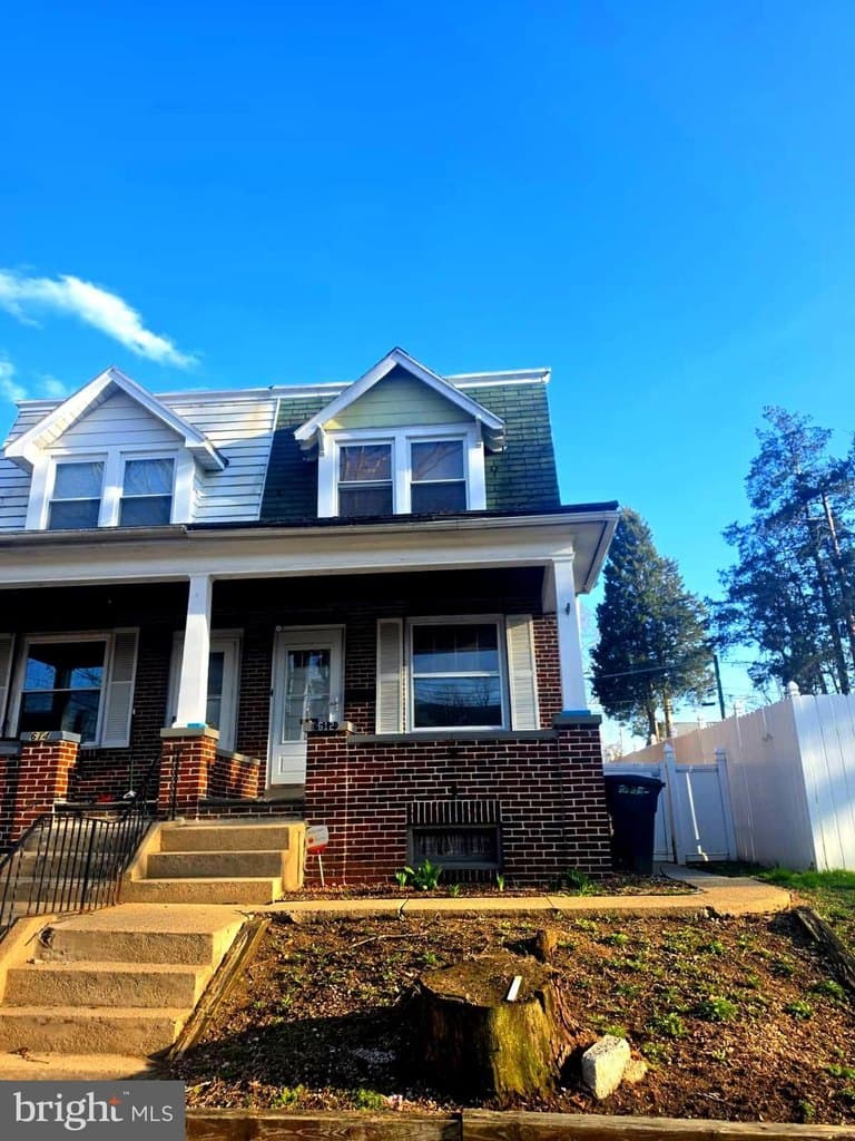 3 bedroom townhouse for sale at 612 Crescent Ave Reading 19605 - $230,000