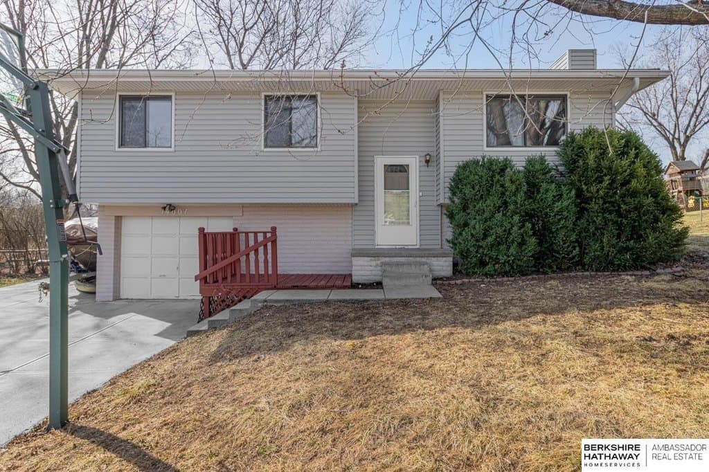 3 bedroom house for sale at 14007 Rose Lane Dr Chalco - $250,000