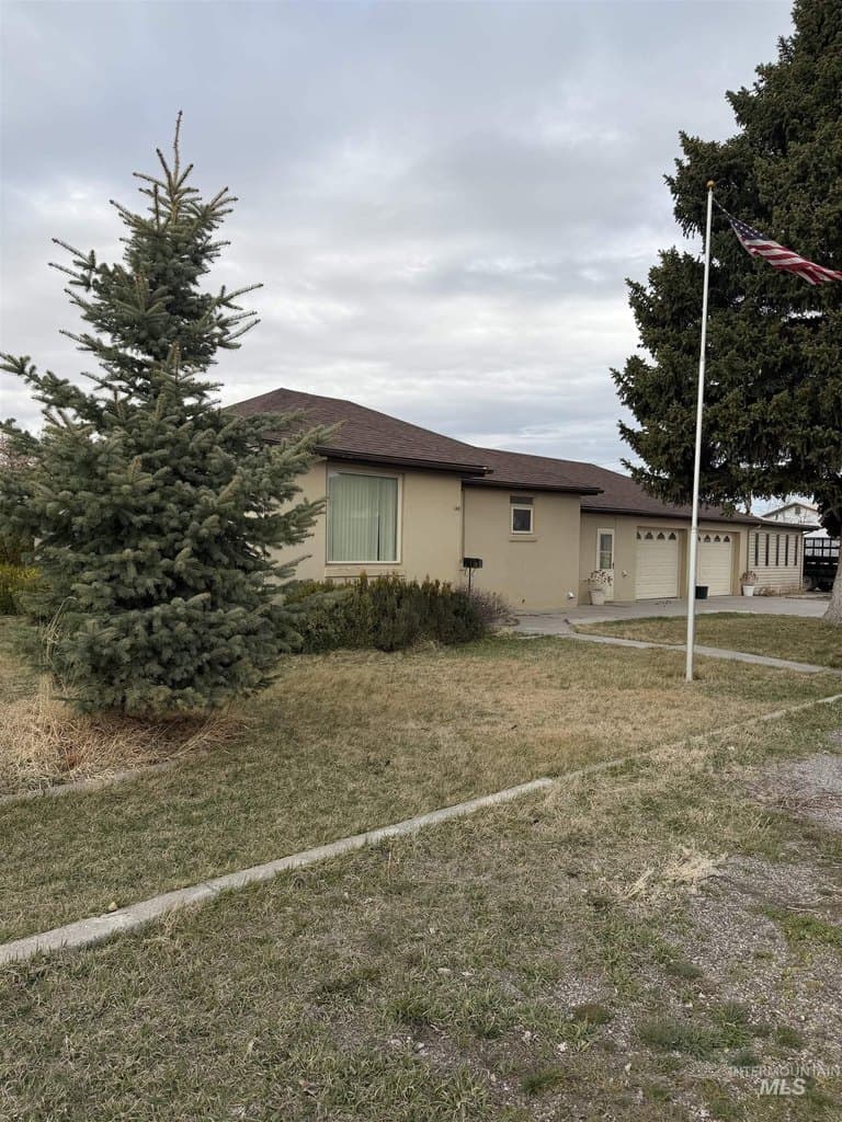 3 bedroom house for sale at 302 E 7th St Burley - $255,000