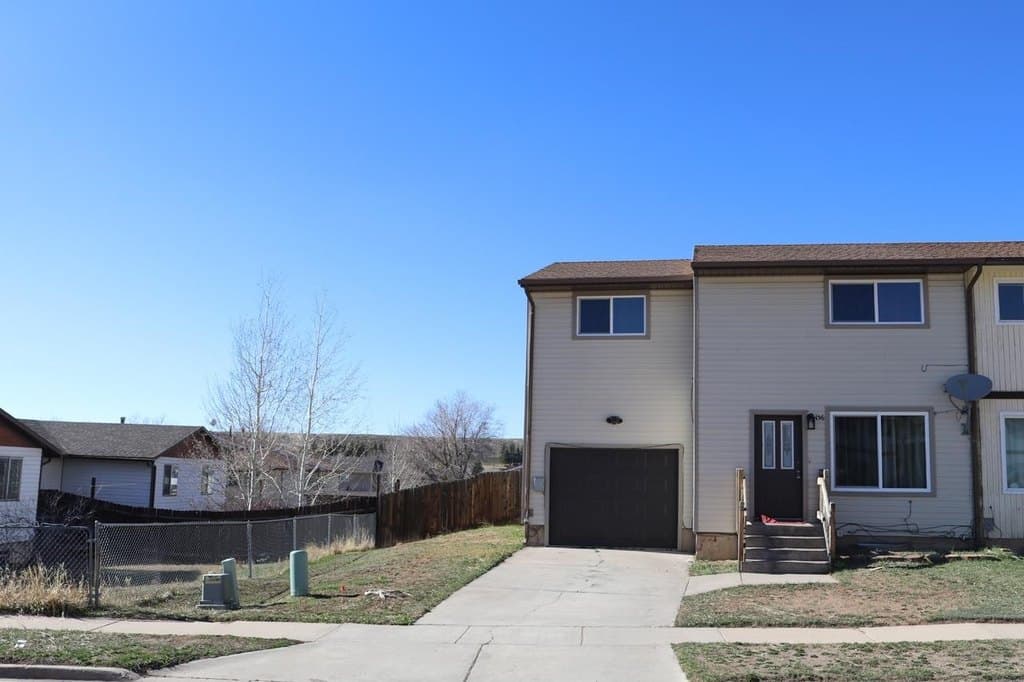 3 bedroom house for sale at 156 Simpson Ave Evanston 82930 - $230,000