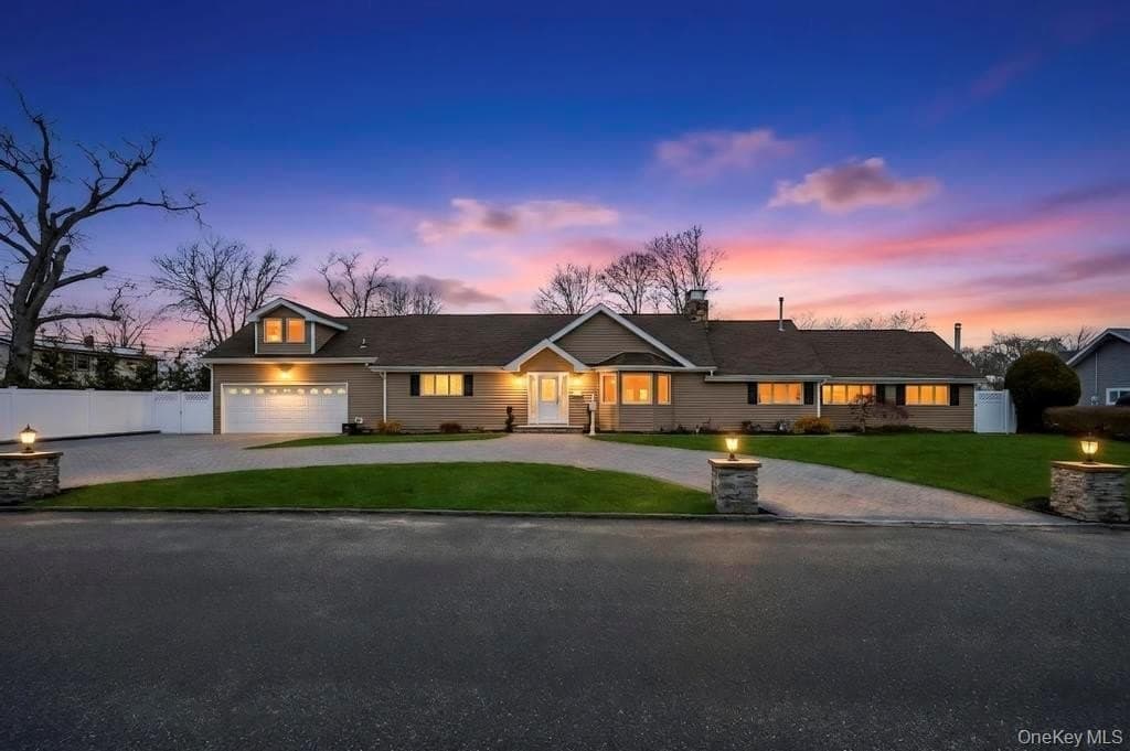 6 bedroom house for sale at 5 Kittiwake Ln Babylon 11702 - $1,250,000