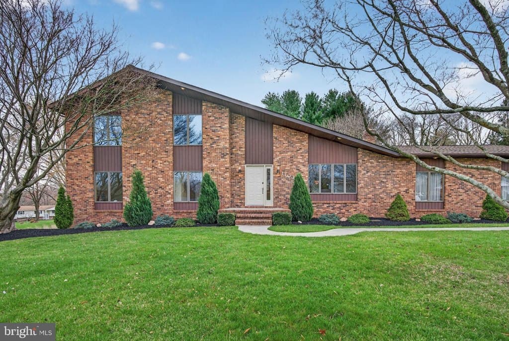 4 bedroom house for sale at 1703 Brickhouse Ln Fallston 21047 - $725,000