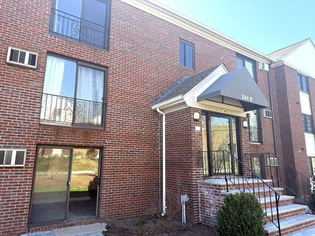 2 bedroom condo for sale at 384 Great Rd Apt B102 Acton - $249,000
