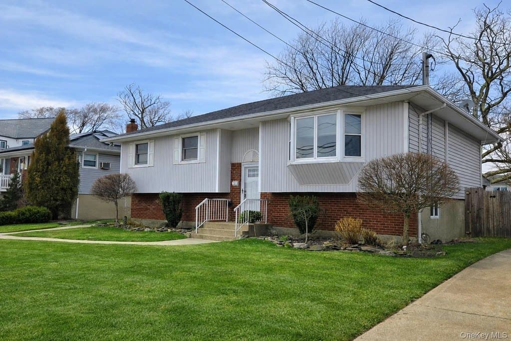 4 bedroom house for sale at 127 Baker Ct Barnum Island - $730,000