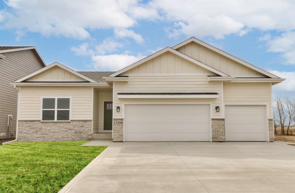 5 bedroom house for sale at 17558 Brookview Dr Grimes 50111 - $559,900