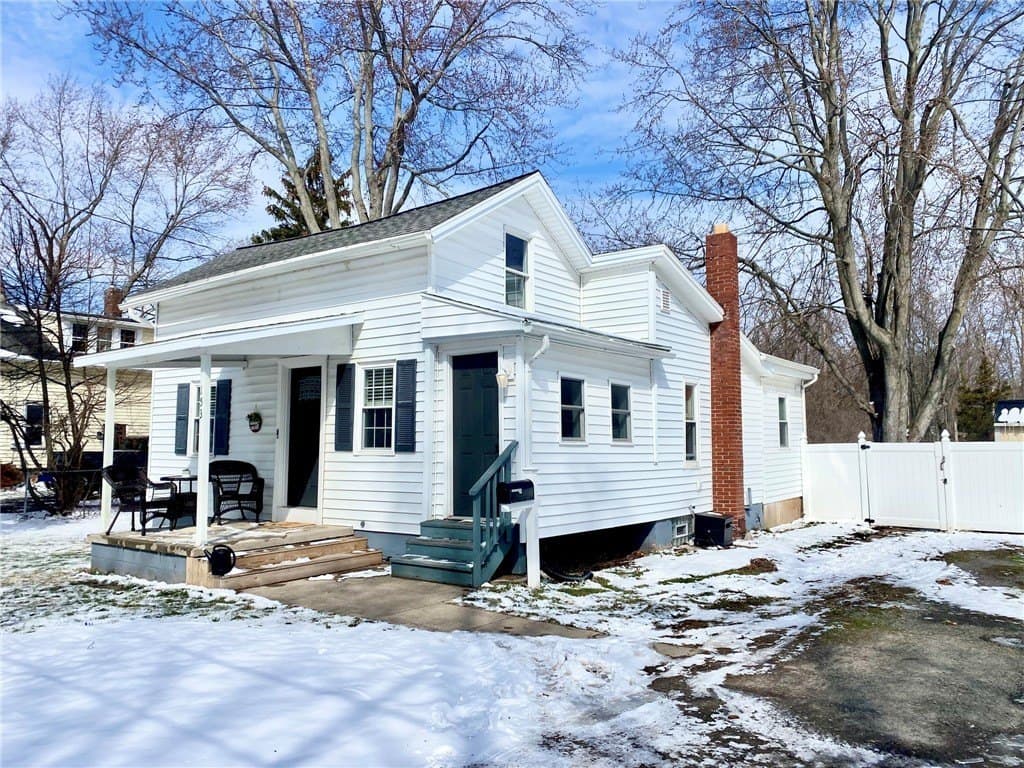 2 bedroom house for sale at 153 Barry St Brockport - $174,900