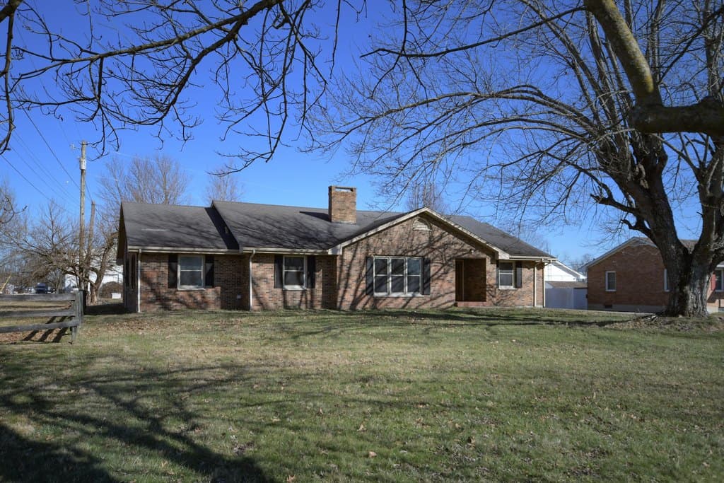3 bedroom house for sale at 4635 Camargo Rd Camargo - $384,900
