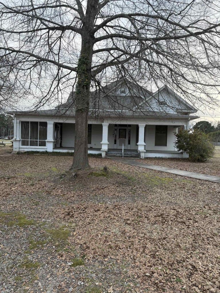 3 bedroom house for sale at 303 College St Blevins - $162,000