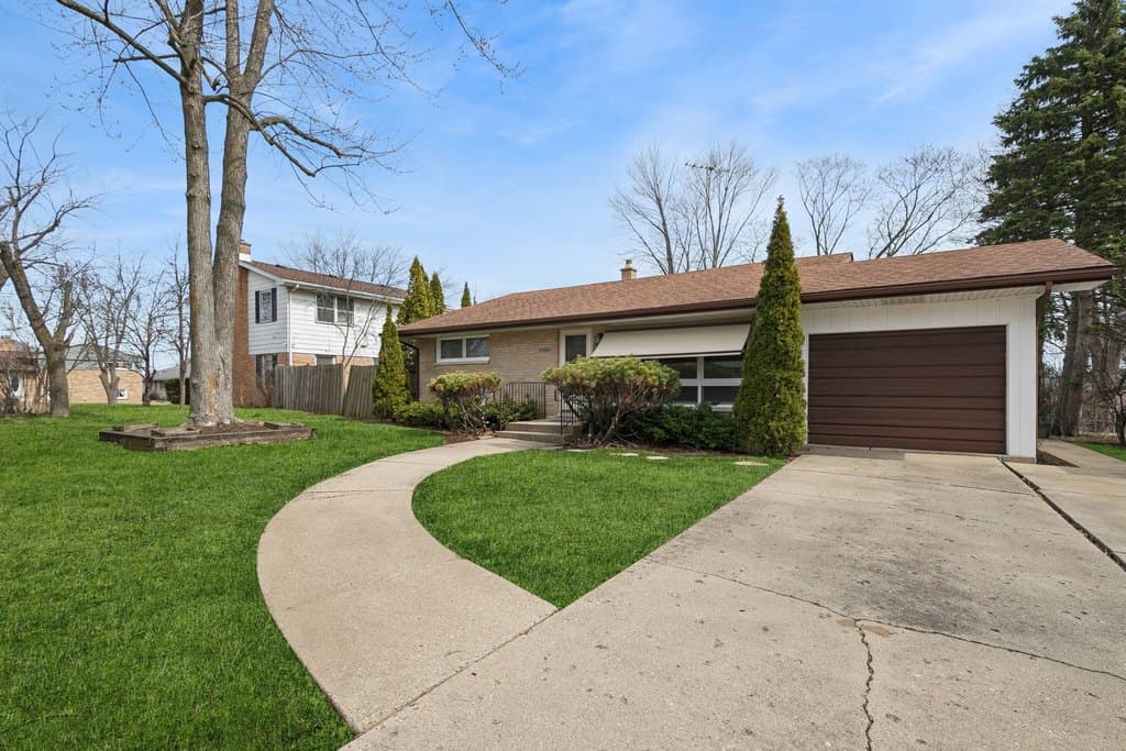 3 bedroom house for sale at 535 N McAree Rd Waukegan 60085 - $245,000