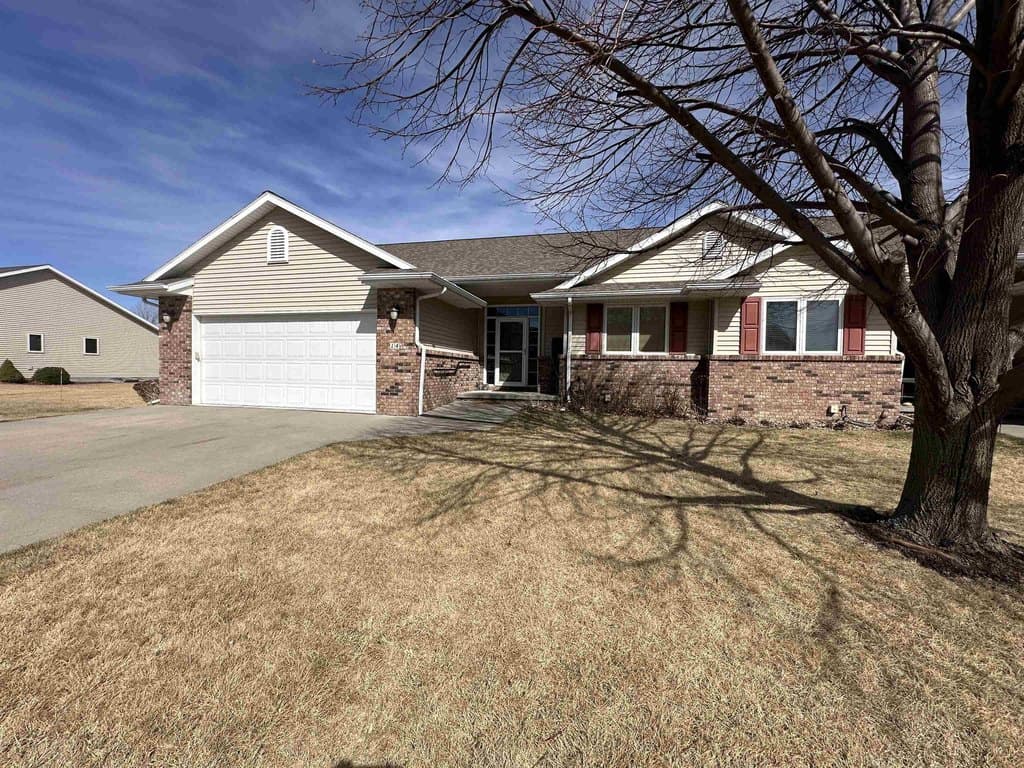 4 bedroom condo townhome rowhome coop for sale at 1104 E 56th St Unit 14 Kearney 68847 - $364,900