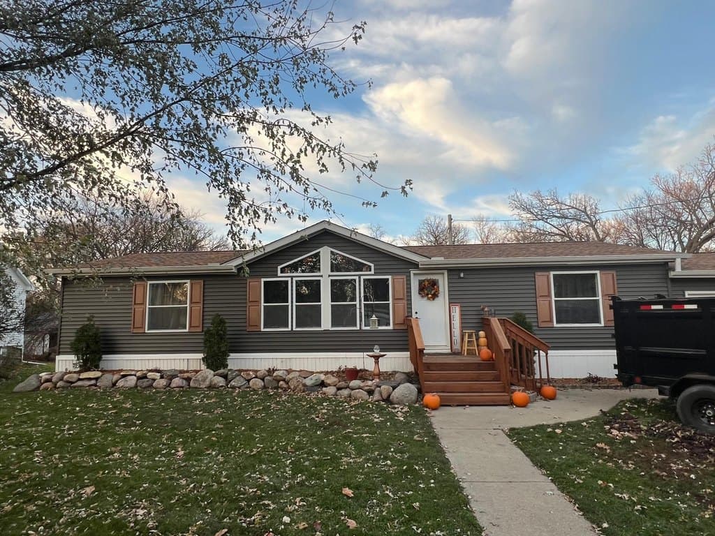 3 bedroom mobile home for sale at 1002 2nd St N Brownton - $229,900