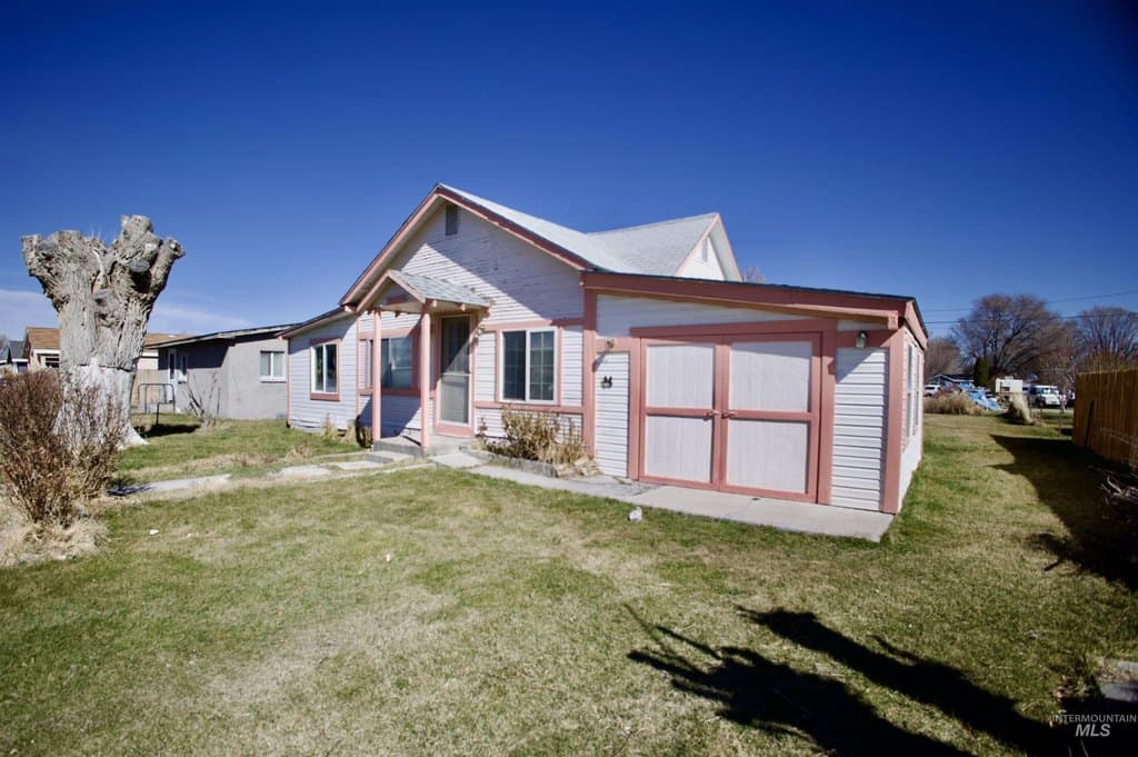 3 bedroom house for sale at 643 Conant Ave Burley - $225,000