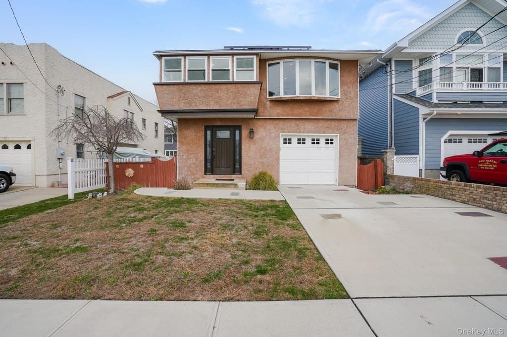 4 bedroom house for sale at 179 California Pl N Barnum Island - $899,000