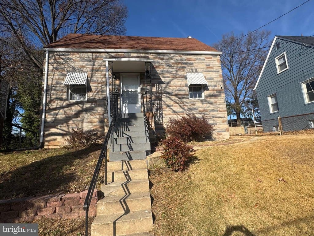 5 bedroom house for sale at 5444 Varnum St Bladensburg - $374,900
