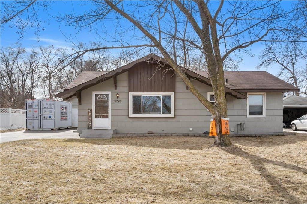 3 bedroom house for sale at 11240 Crocus St NW Coon Rapids 55433 - $299,999