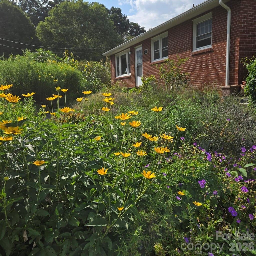 2 bedroom house for sale at 437 Onteora Blvd Asheville - $845,000