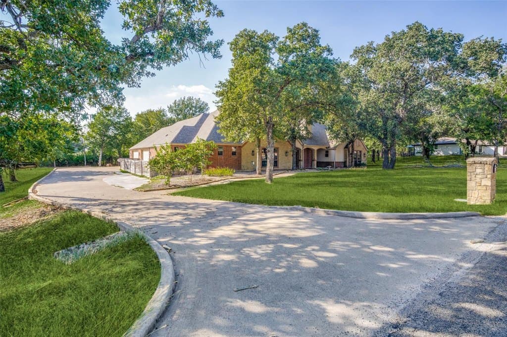 5 bedroom multi-family for sale at 101 Oakwood Dr Weatherford 76086 - $649,000