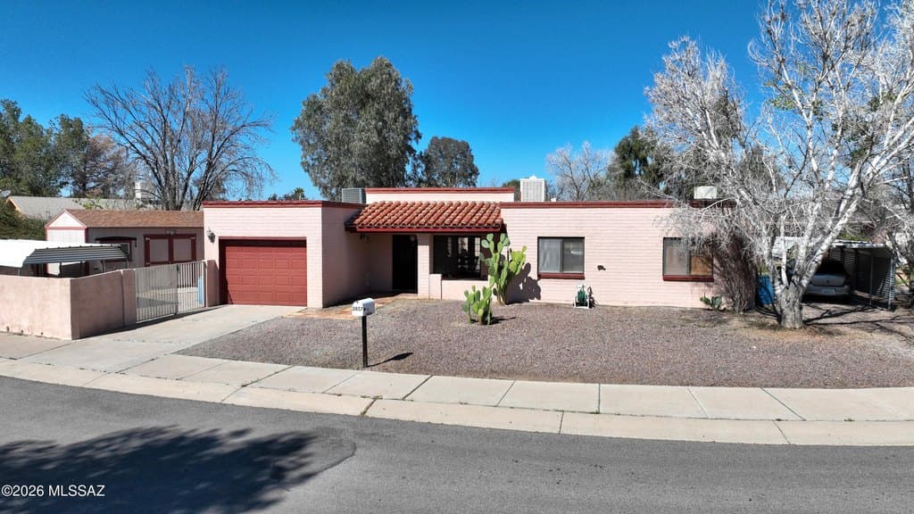 3 bedroom house for sale at 3857 E Starfish Pl Catalina - $310,000