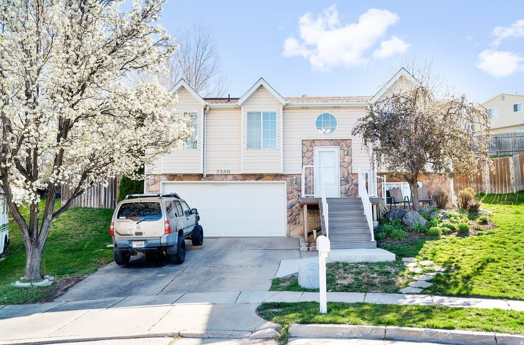 4 bedroom house for sale at 3380 N 925 E Layton 84040 - $445,000