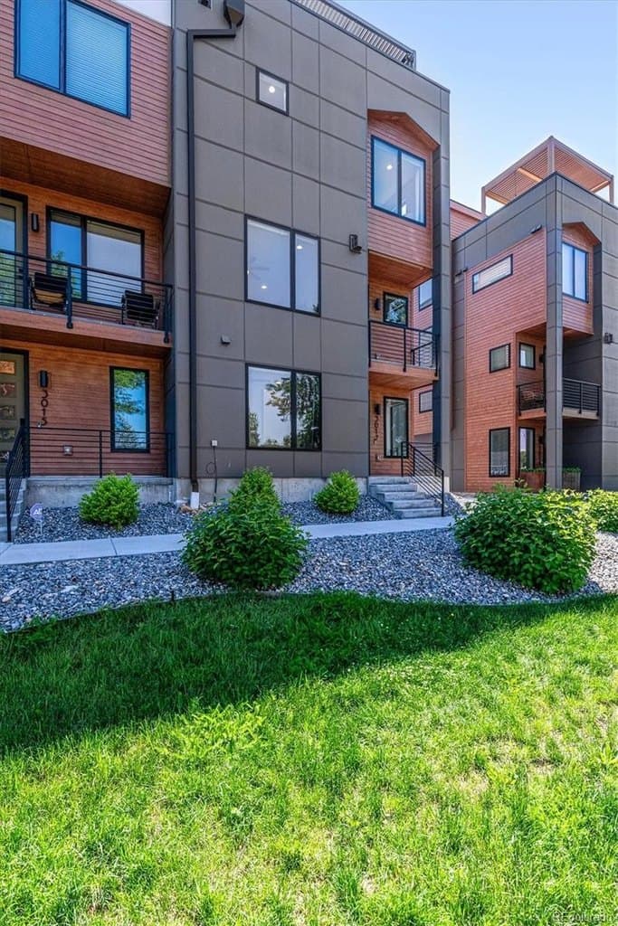 3 bedroom townhouse for sale at 3017 W 53rd Ave Berkley - $640,000