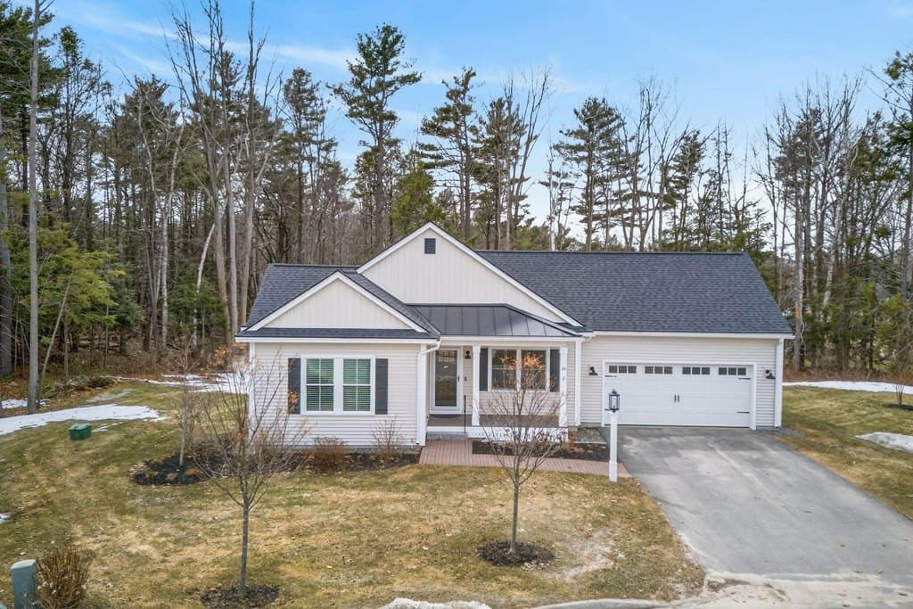 3 bedroom condo for sale at 24 Maxwell Woods Dr Unit 15 Cape Elizabeth - $1,350,000