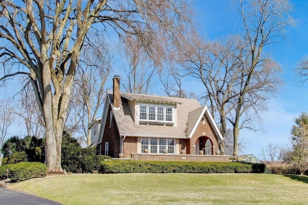 5 bedroom house for sale at 607 Miller St Beecher - $469,000