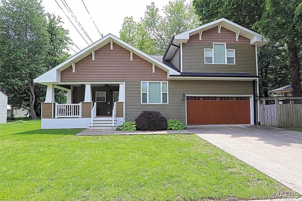 4 bedroom house for sale at 121 Missouri St Benton - $280,000