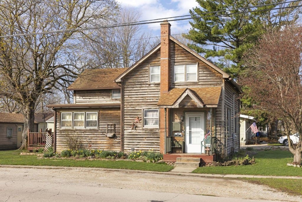 2 bedroom house for sale at 604 S Hugh St Plano 60545 - $225,000