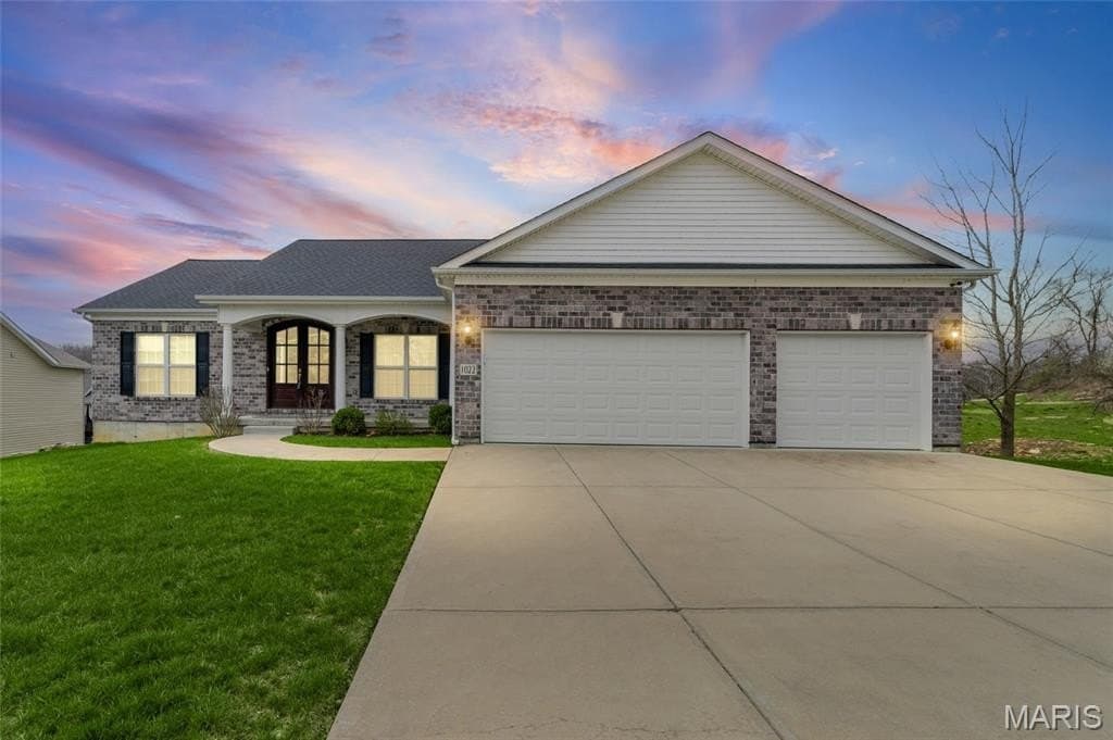 3 bedroom house for sale at 1022 Graystone Park Barnhart - $545,500