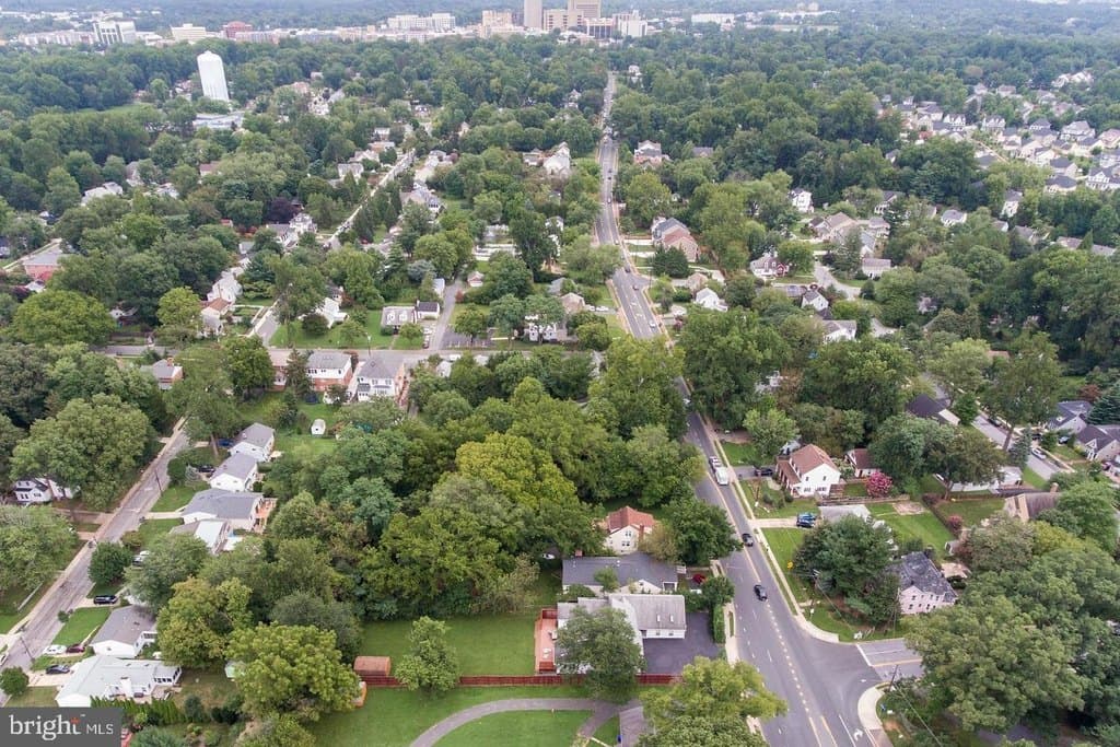 land for sale at 713 W Montgomery Ave Rockville 20850 - $365,000