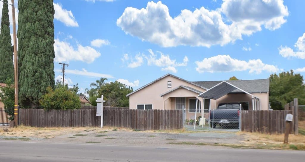 2 bedroom house for sale at 2337 E Alpine Ave August - $271,000